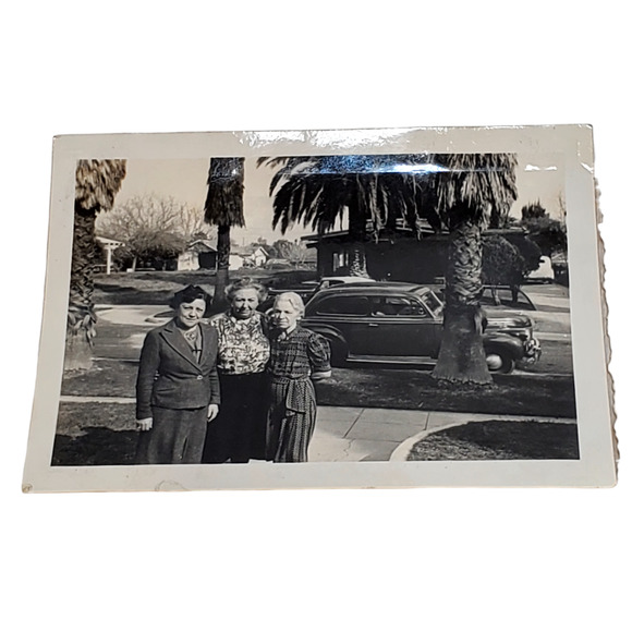 B&W 1940s People Posing in Front of Car Vehicle Landscape Snapshot Man Children - Picture 2 of 8
